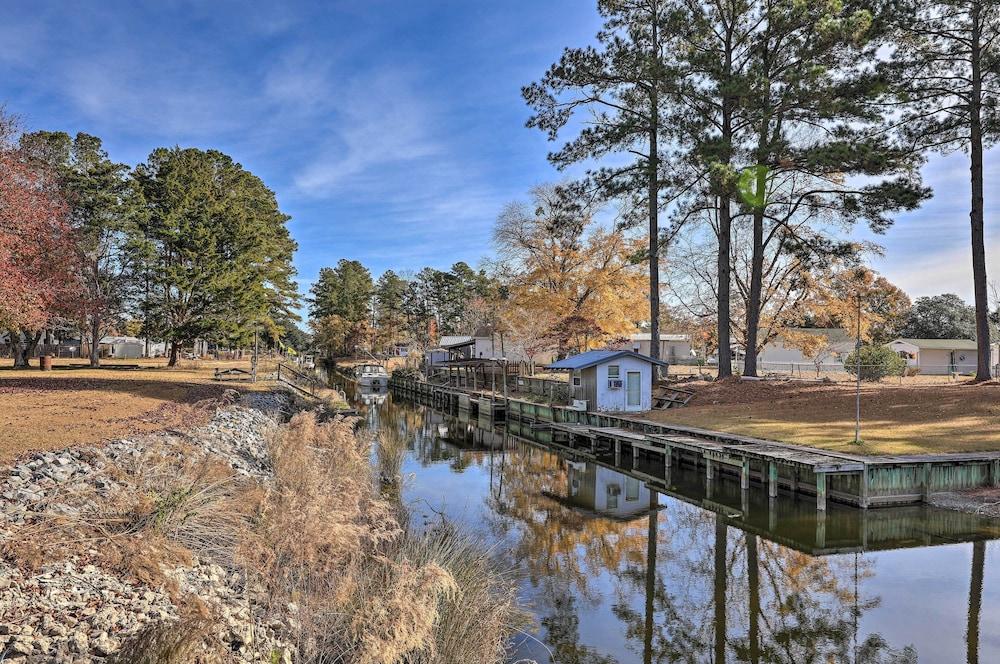'cozy Cottage' w/ Shared Dock on Dawson Creek