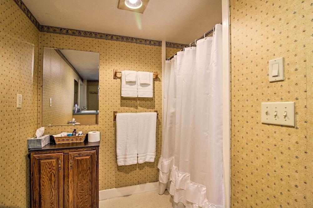 Historic Hanover Area Home, 16 Miles to Dartmouth!