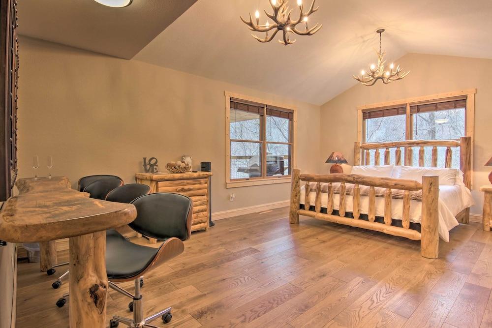 Marshall Home w/ Mountain View, 5 Mi to Downtown!