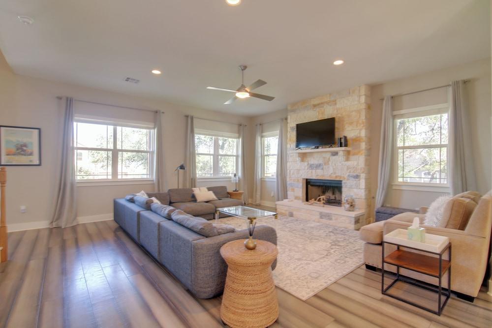 Modern Lago Vista Home w/ Pool & Lake Access!