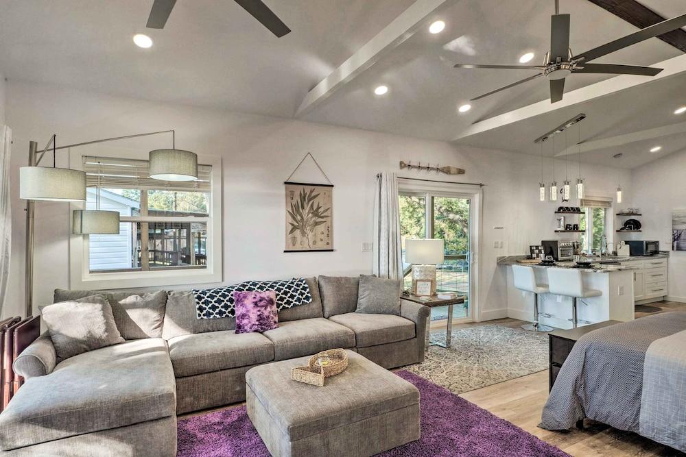 Lovely Toledo Bend Studio w/ Scenic Views!