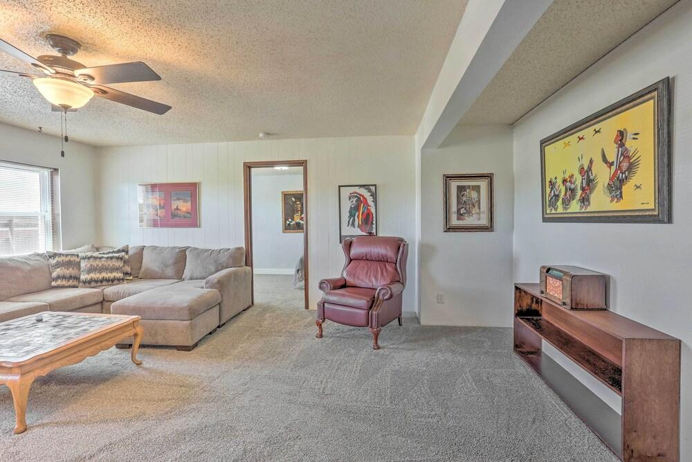 Peaceful Chadron Apartment in Historic Hotel!