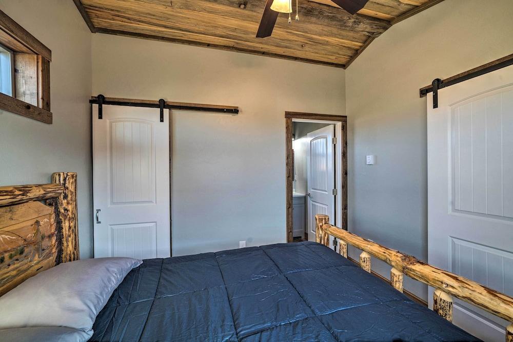 Romantic Mountain Getaway - 1 Hour to Yellowstone!