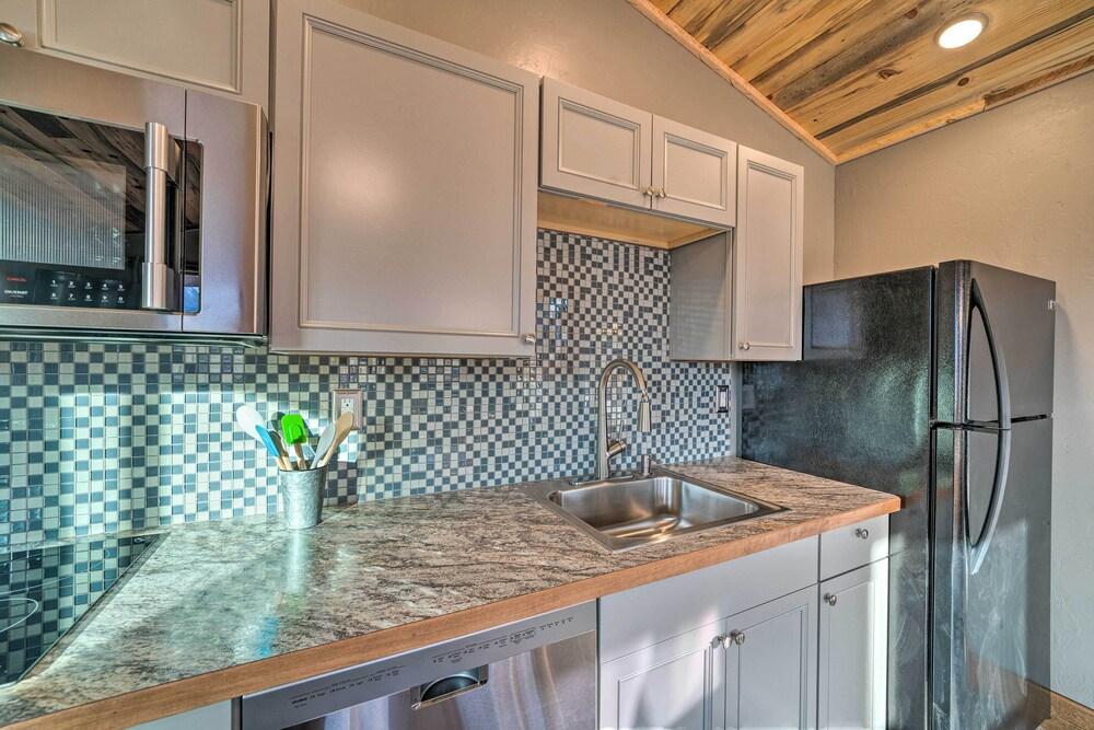 Romantic Mountain Getaway - 1 Hour to Yellowstone!