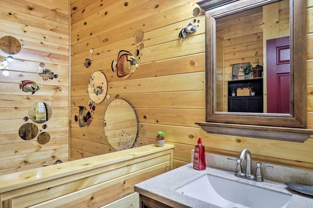 Cozy Heber Springs Cabin w/ Deck & Dock!