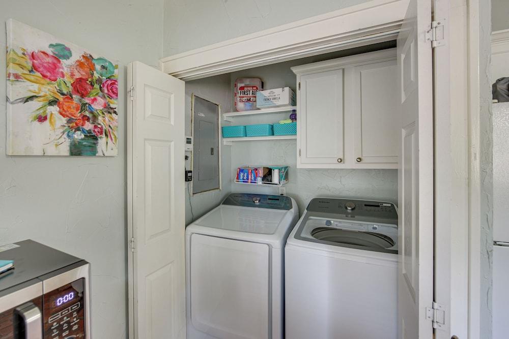 'the Pink Azalea' - Tyler Home w/ Yard + Patio!