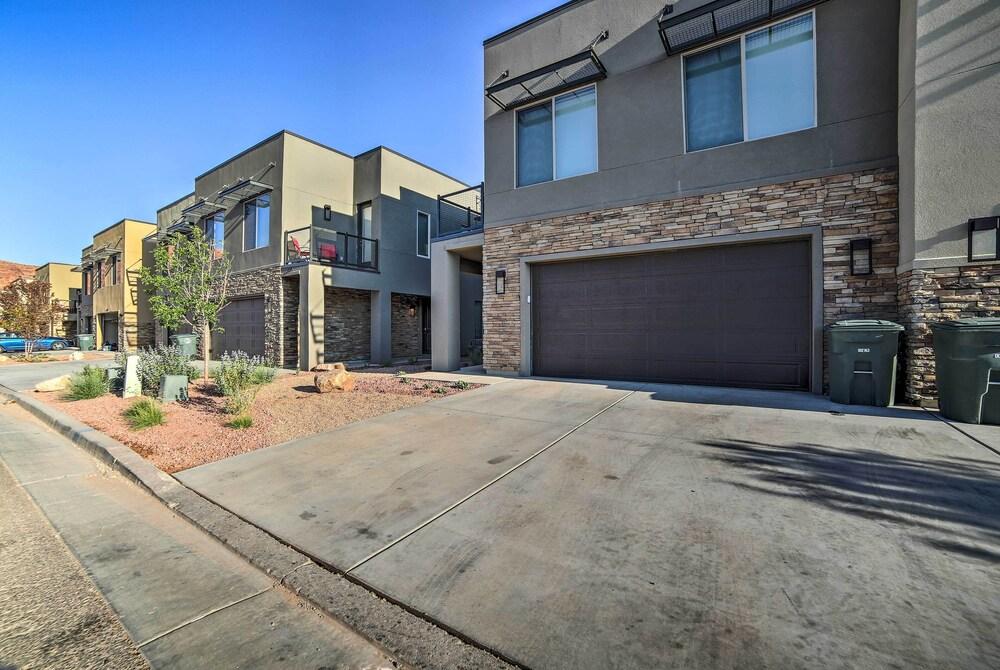 Luxury Moab Vacation Rental w/ Pool Access!
