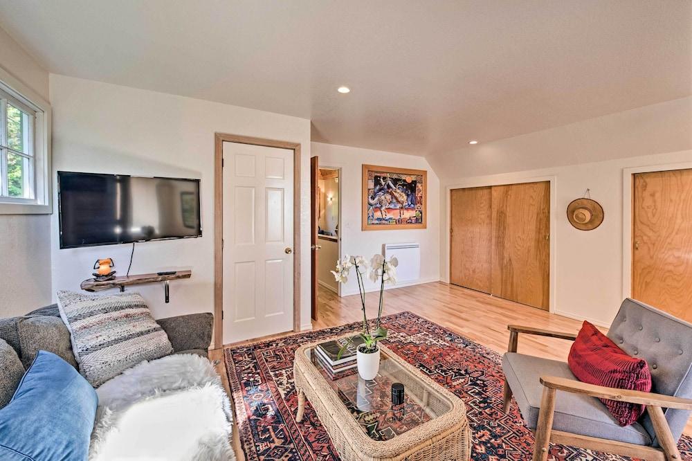 Port Townsend Cottage Near Wineries & Golf