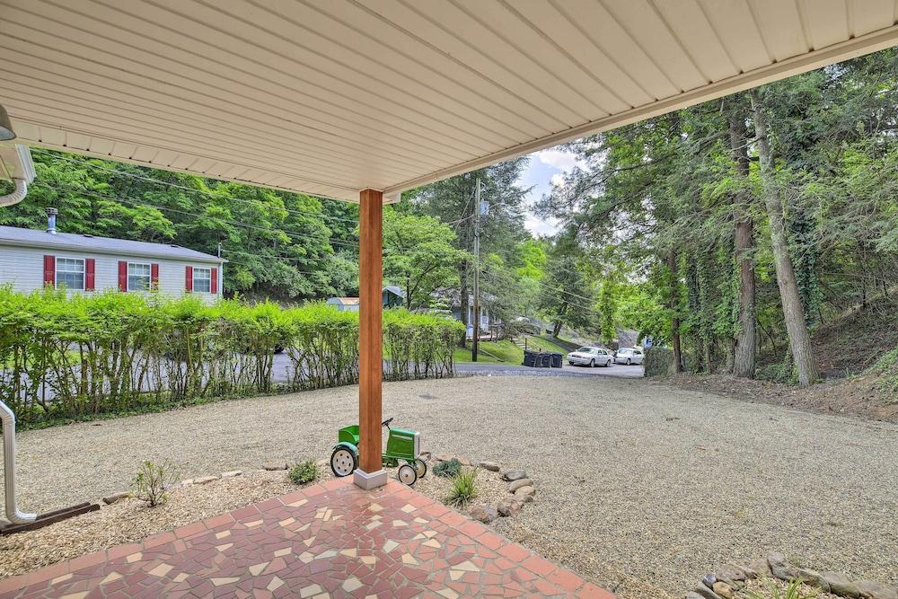 Updated Bristol Retreat ~ 2 Miles to Downtown!