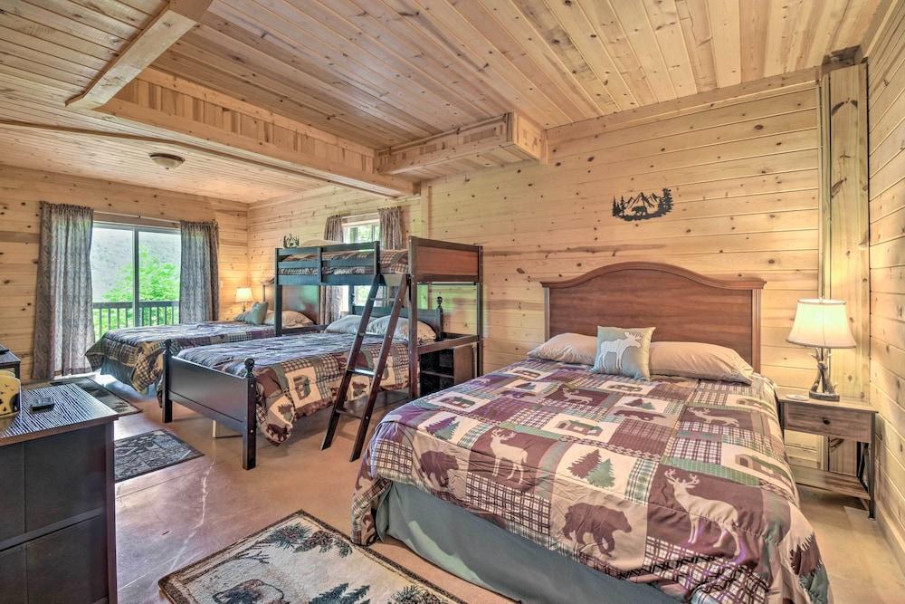 Franklin Cabin w/ Game Room, Mountain-view Deck
