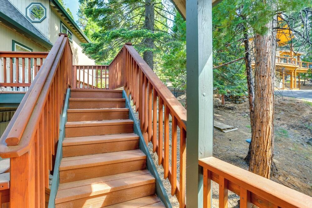 Pet-friendly California Cabin w/ Beach Access