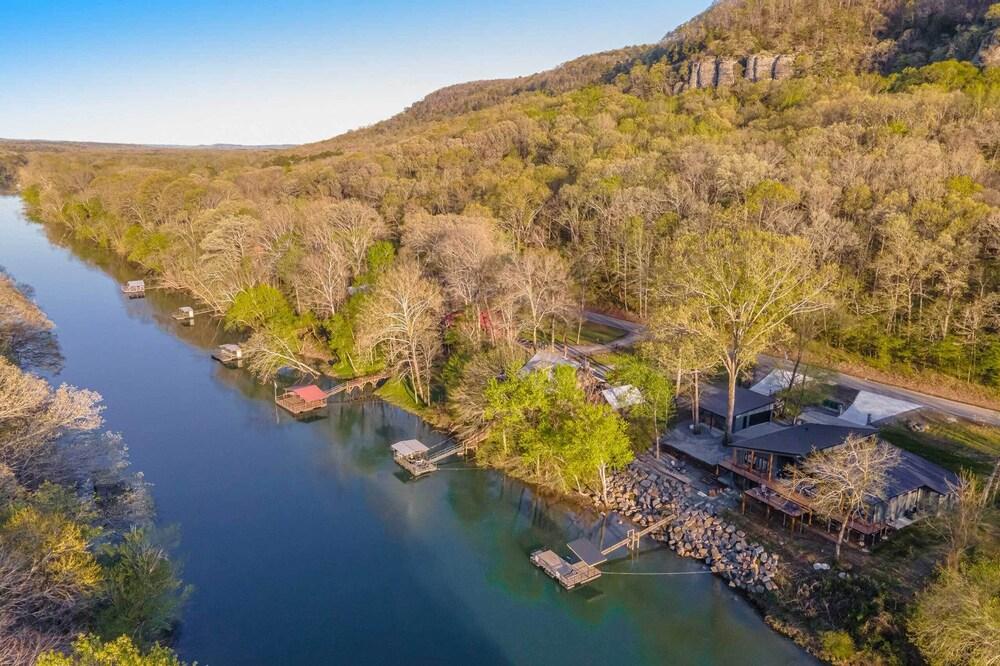 Riverfront Heber Springs Home With Dock & Slip!