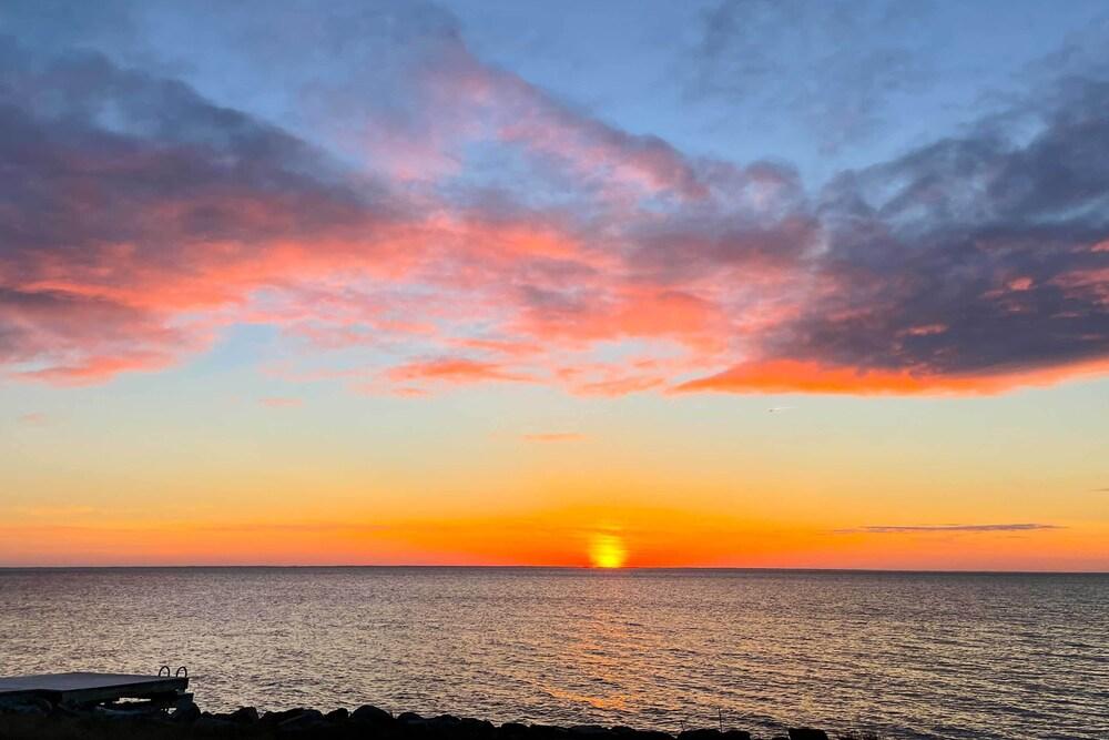 Bayfront Gem w/ Amazing Water Views + Pond!