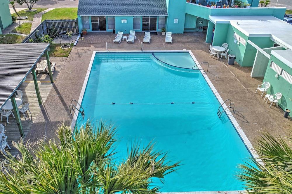 Breezy Corpus Christi Condo w/ Deck + Fishing Dock