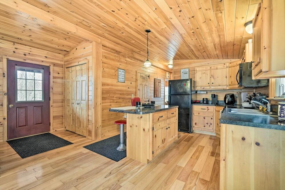 Cozy Cabin in Parsons: Hike, Fish & Explore!