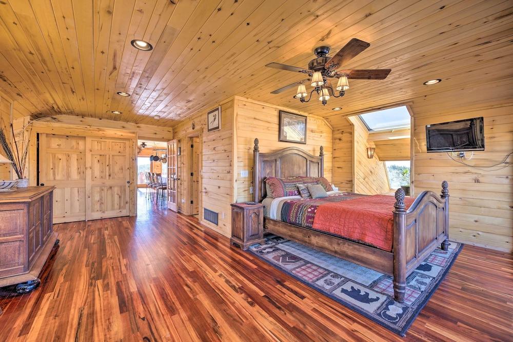 Cozy Cripple Creek Cabin w/ Mountain Views!