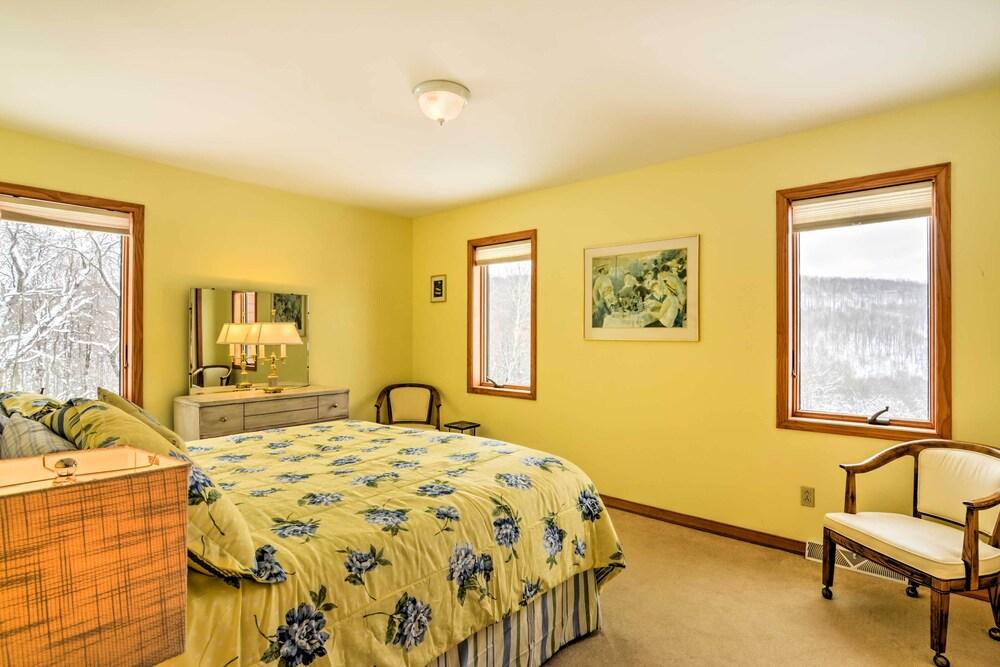 Mountaintop Ellicottville Home: 7 Mi to Ski Resort