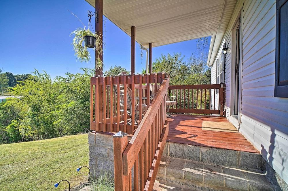 Private Yard & Fire Pit: Pet-friendly Midway Abode