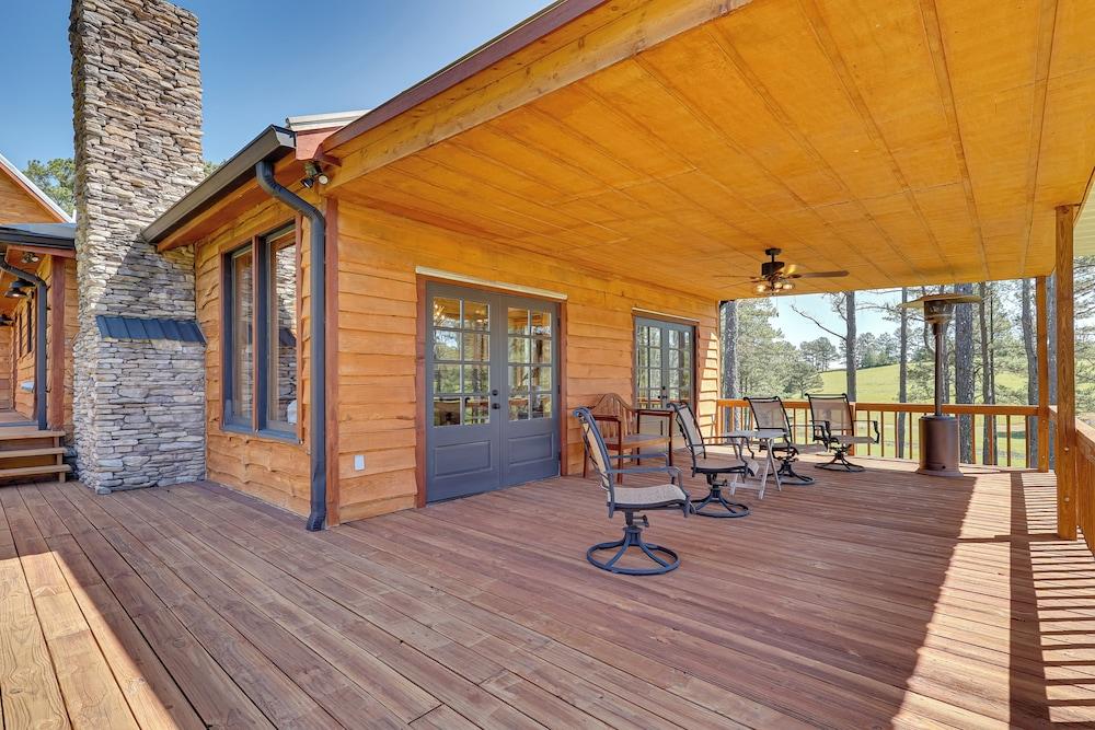 Spacious Alabama Retreat - Deck, Grill & Fire Pit!