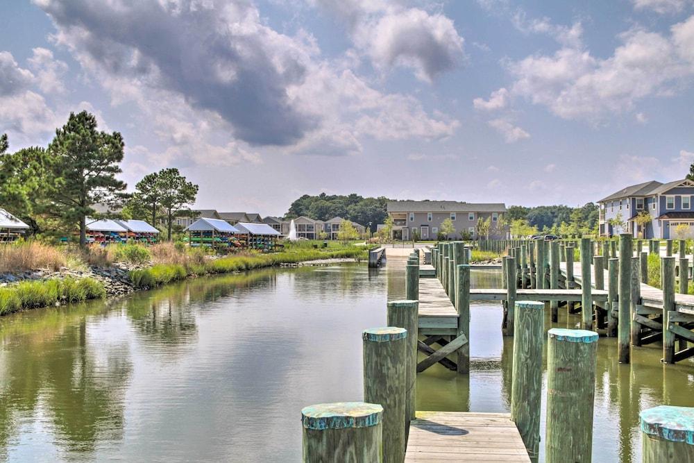 Resort Amenities & Screened Porch: Ocean View Home