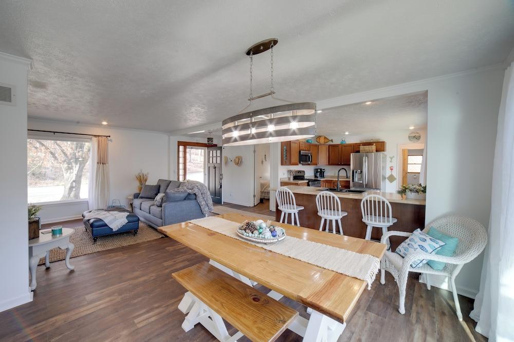 Charming Riverfront Retreat in Monticello!