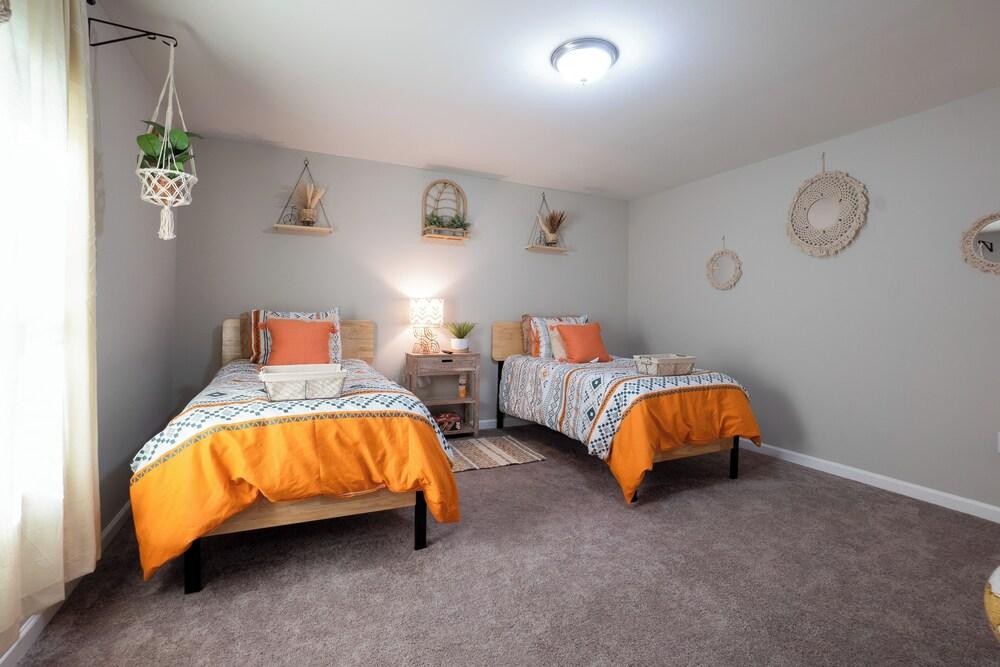 Charming Huntsville Home w/ Deck!