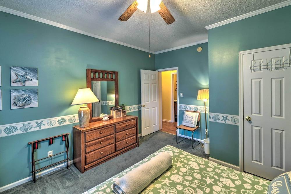 Beautiful Lakefront Retreat w/ Dock & Grill!