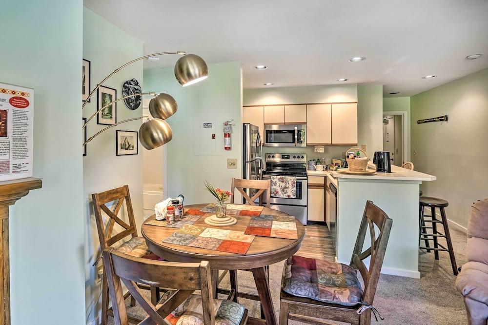 Comfortable Dover Apartment: Walk to Mt Snow!