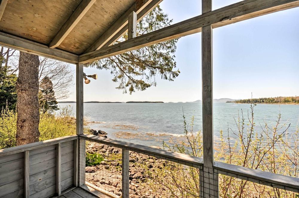 Bayfront Hancock Cottage w/ Beach Access & Views!