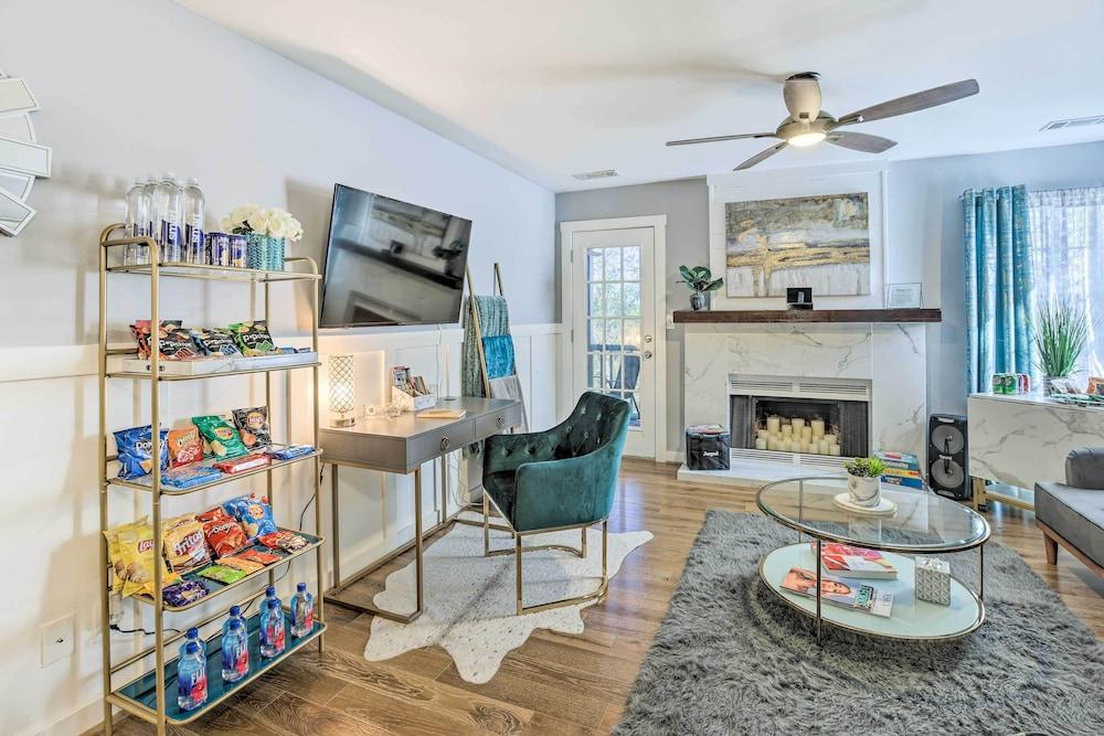 Chic Meadowbrook Condo ~ 12 Mi to Birmingham!