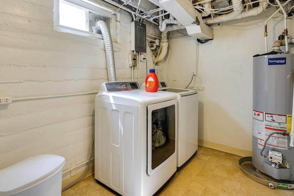 Pueblo House by Riverwalk, 2 Miles to Fairgrounds!