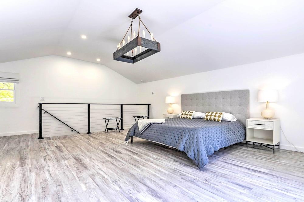 Modern Escape w/ Fire Pit, Near Lake Waramaug