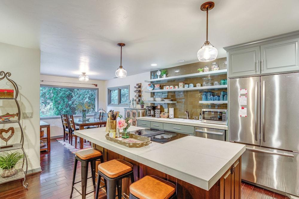 Mckenzie Bridge Cabin: River & Hiking Access!