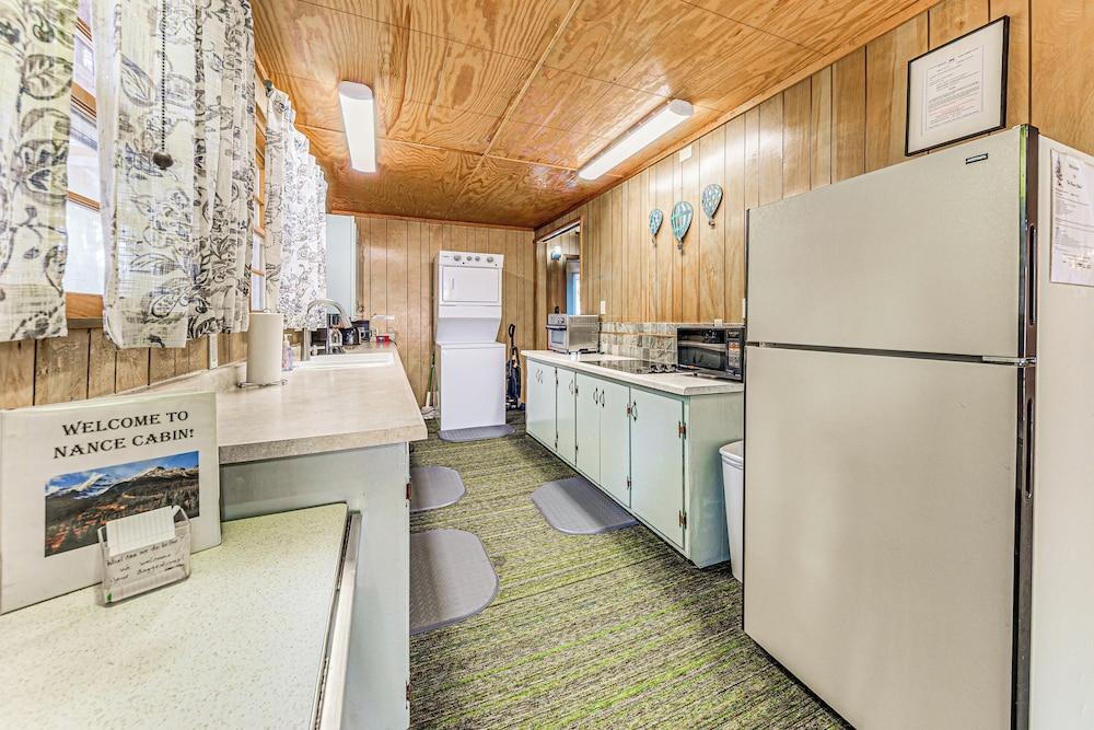 Ruidoso Cabin w/ Forest Views & Covered Porch