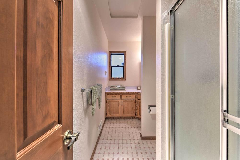 Camano Island Family House w/ Hot Tub & Deck!