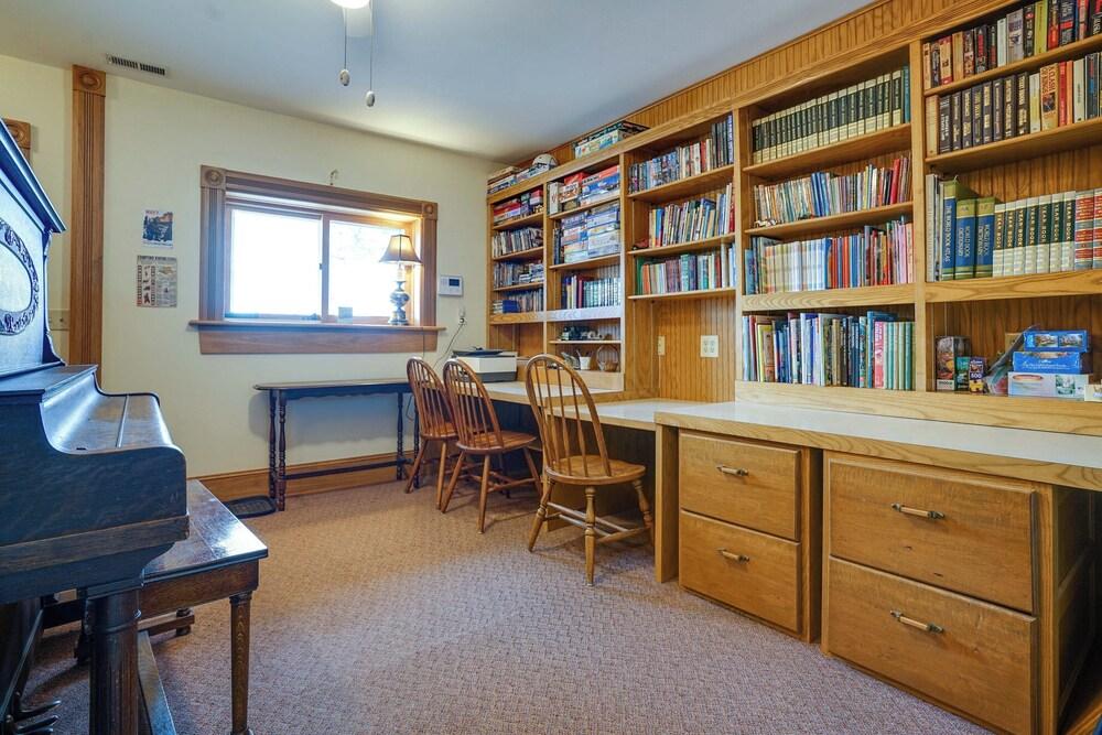 'dragons Roost' Cabin w/ Sangre de Cristo Views!