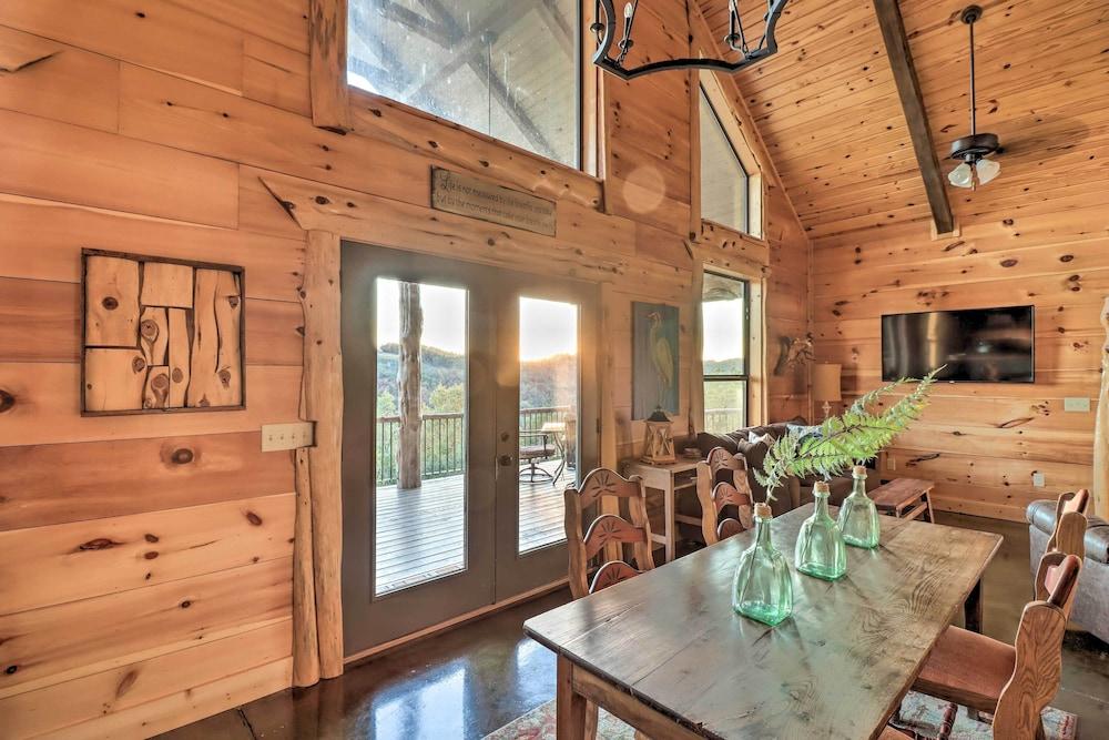 Mountain View Hideaway w/ Outdoor Fireplace!