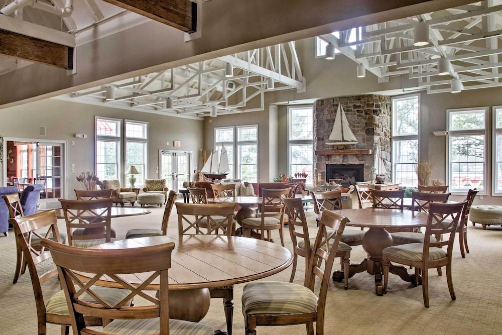 2 Mi to Bethany Beach: Condo w/ Deck & Pool Access