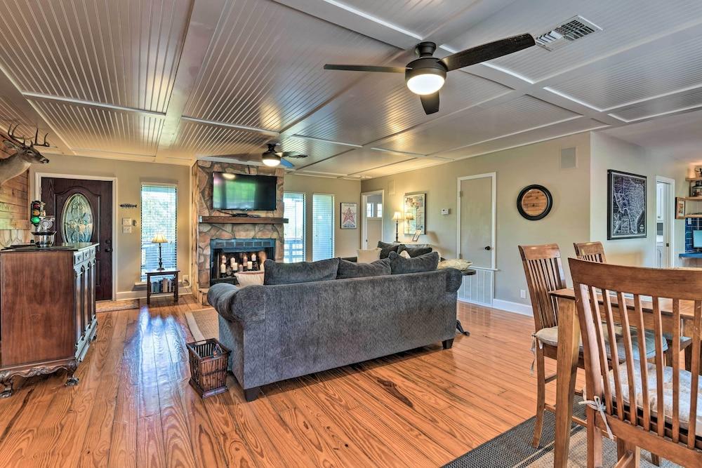 Bay Access & Dock: Riverfront Tivoli Escape