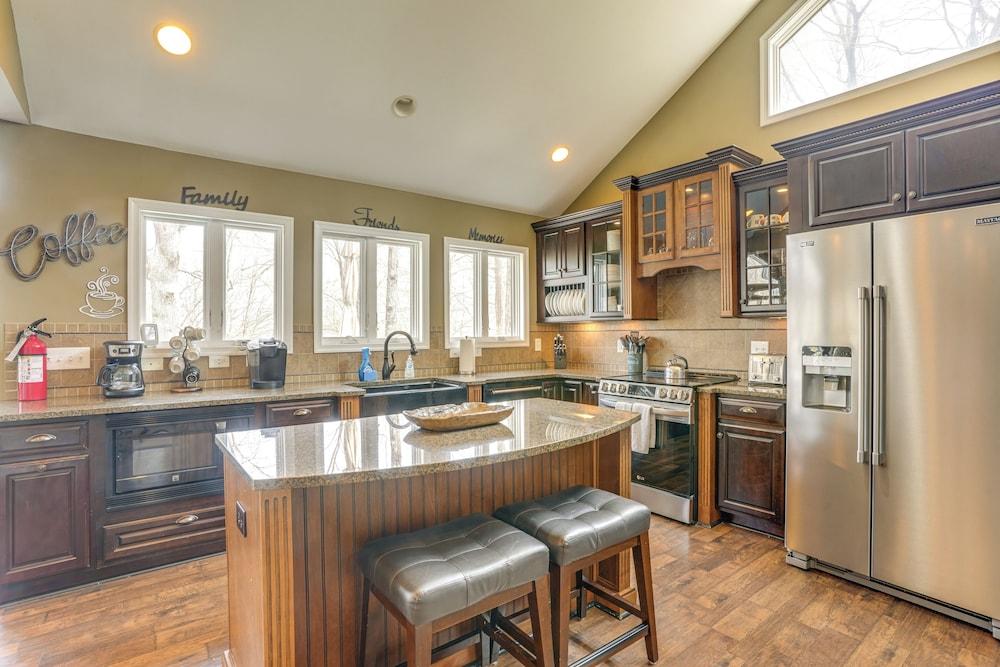 Stunning Wintergreen Resort Home: Ski & Golf!