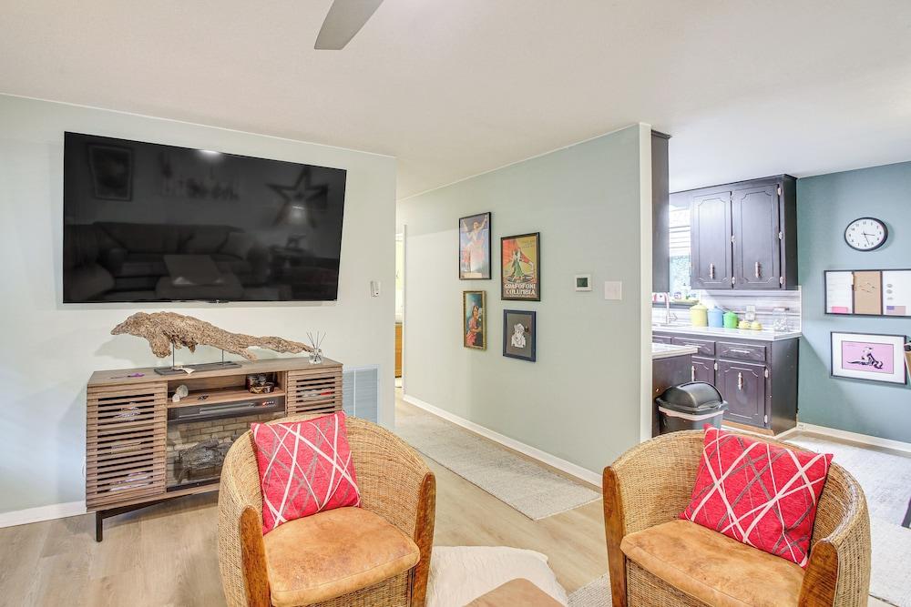 Walk to Bathhouse Row: Dog-friendly Home!