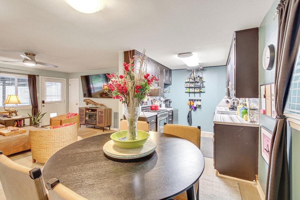 Walk to Bathhouse Row: Dog-friendly Home!