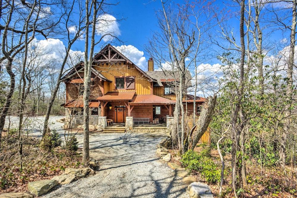 Luxury Sapphire Cabin: Mtn Views + Resort Access!