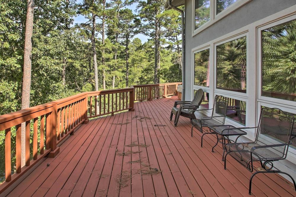 Dock & Kayaks: Lakefront Hot Springs Home