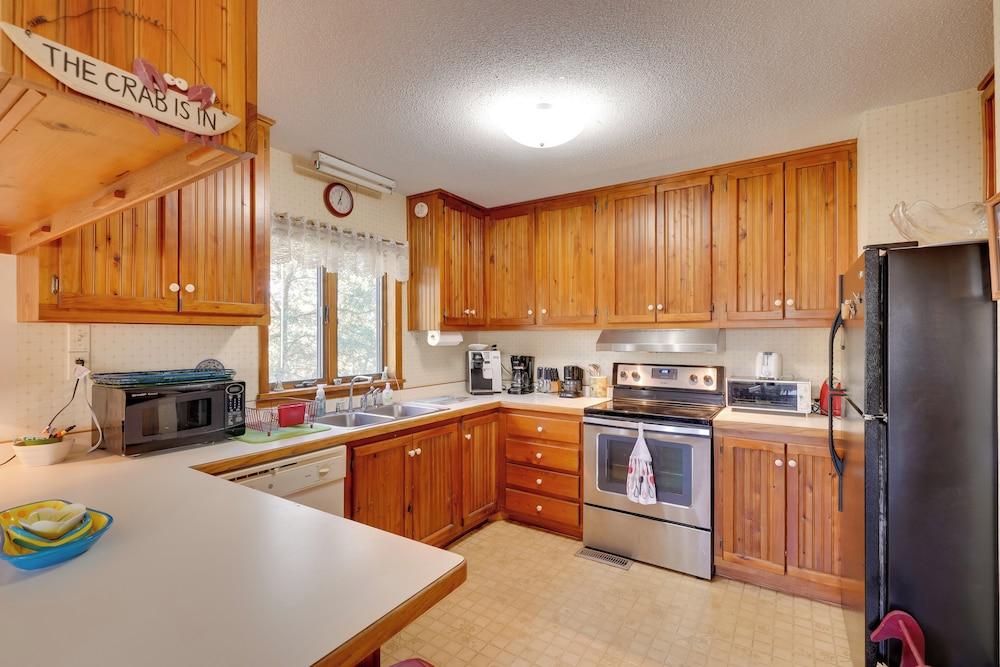 Spacious Kill Devil Hills Getaway w/ 3 Decks!