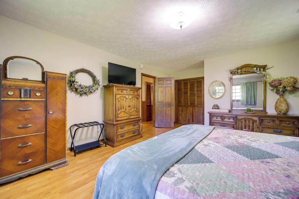 Serene Canton Home w/ Deck & Mountain Views!