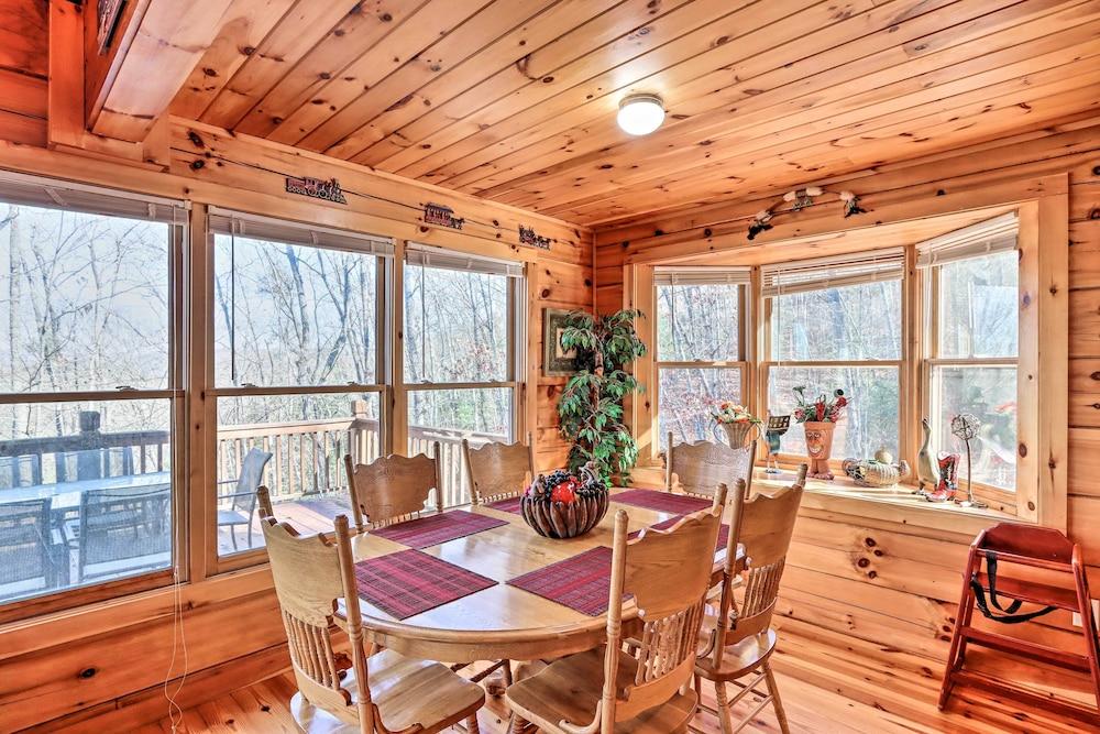 Wheelchair-accessible Murphy Cabin w/ Fire Pit!