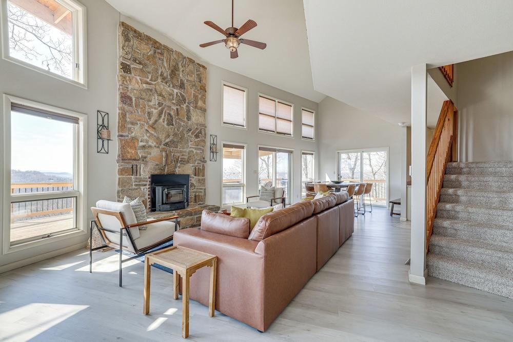 Eureka Springs Gem: 2 Decks, Mtn + Lake Views