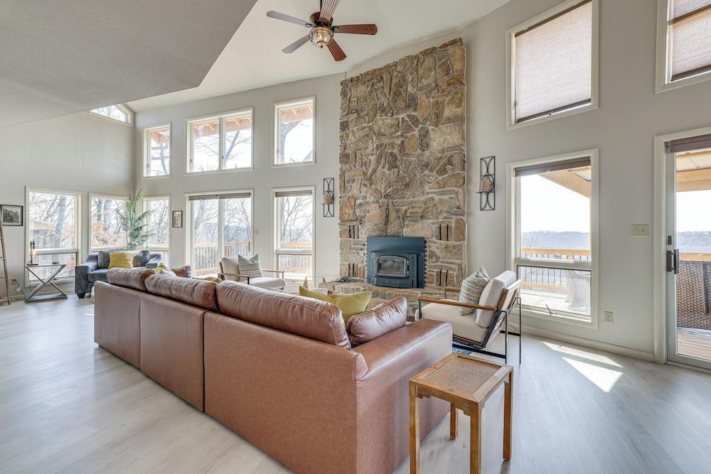 Eureka Springs Gem: 2 Decks, Mtn + Lake Views