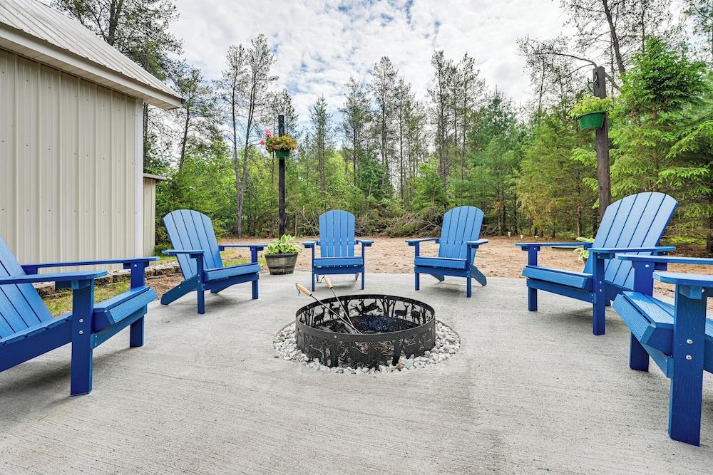 Walk to Castle Rock County Park: Rustic Cabin